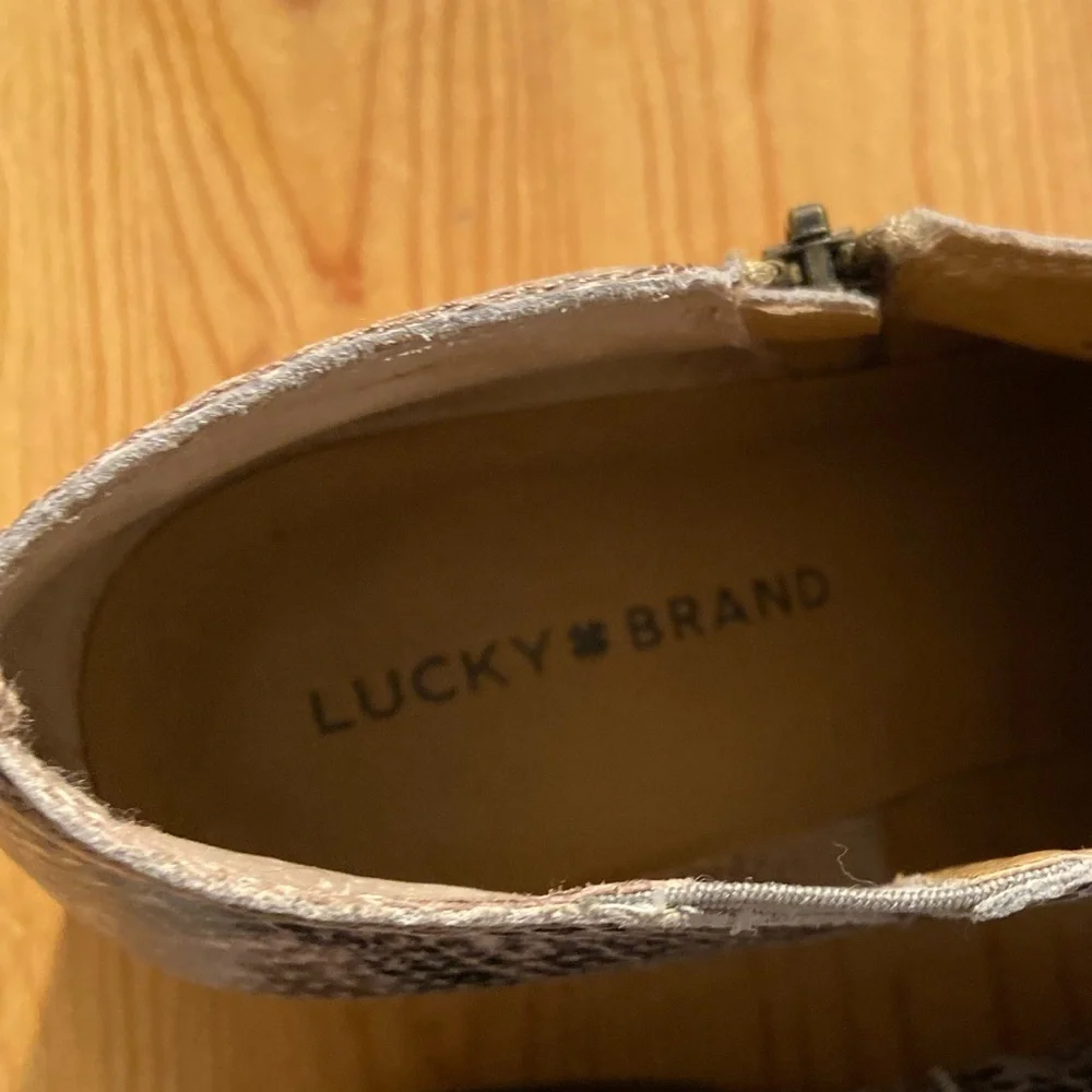 Lucky Brand~Neutral~Snakeskin Print~Pointed Toe~Block Heel~Ankle Booties~Size 10